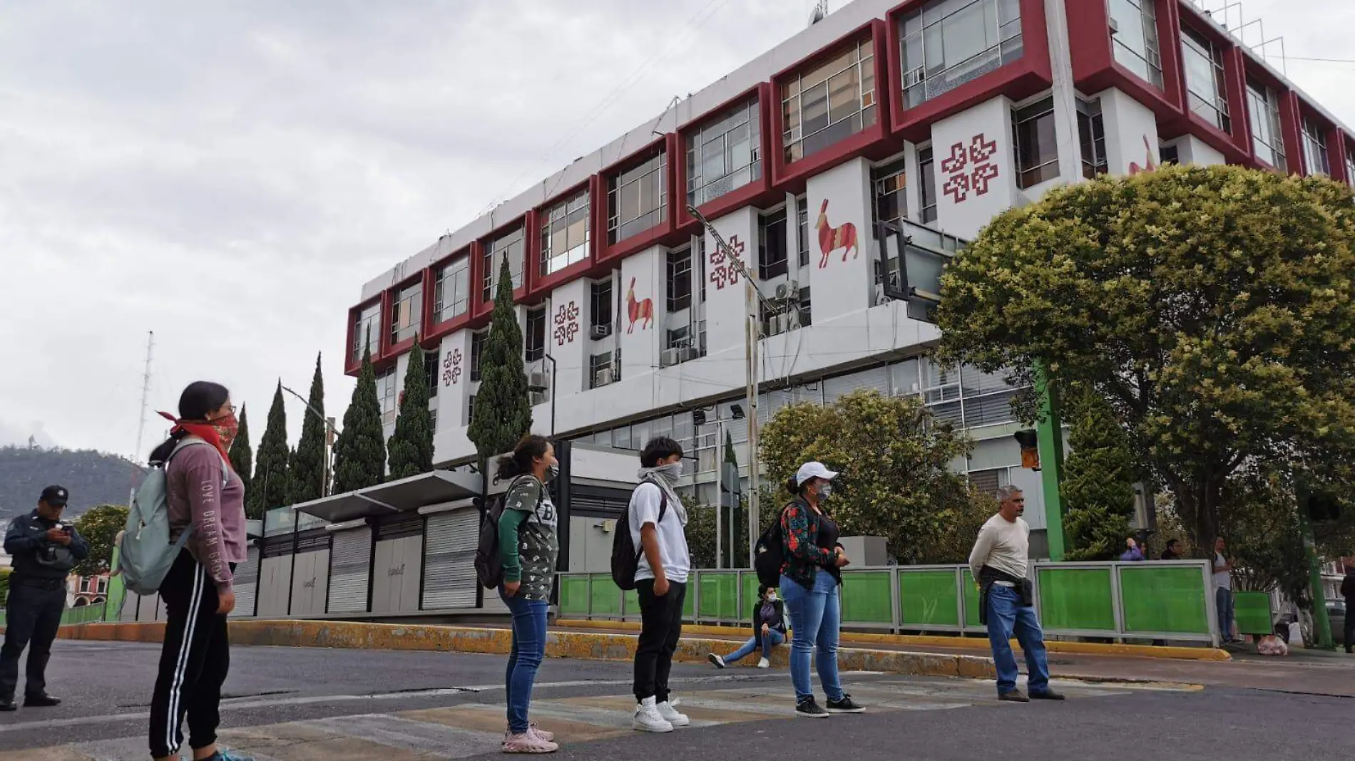 Estudiantes y egresados de El Mexe bloquean calles de Pachuca